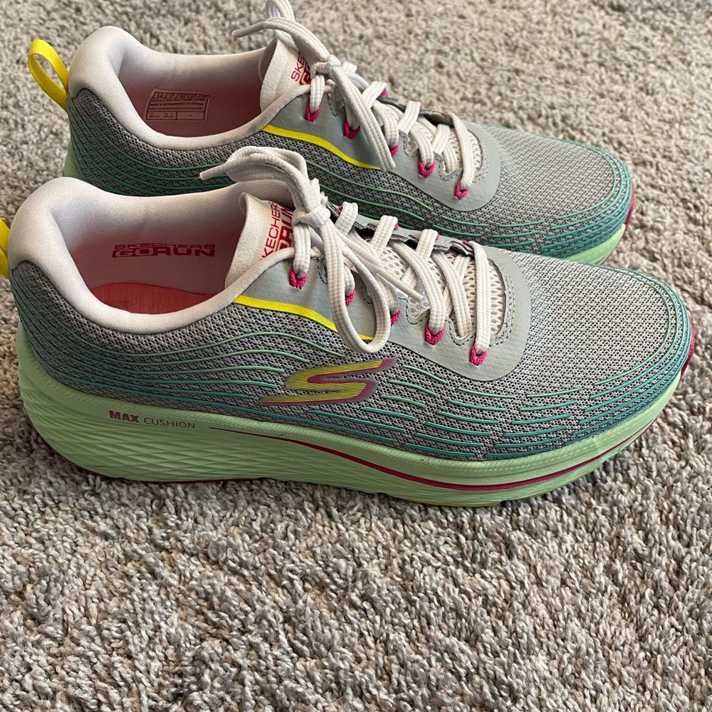 Skechers Go Run Women's Max Cushioning Gray and Mint Sneakers Size 10